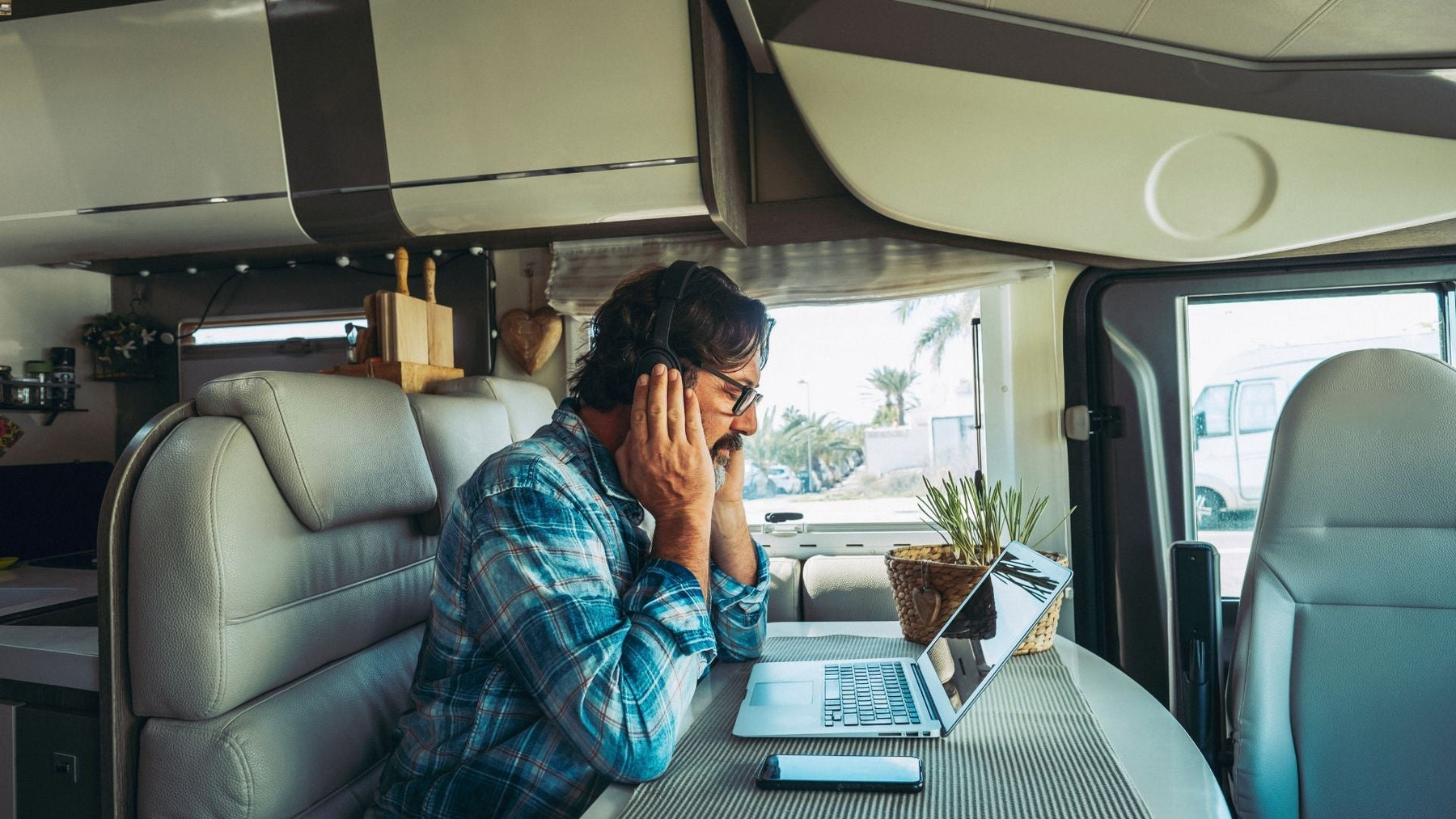 Your Complete Guide to Buying Solar Panels for Motorhomes in Australia