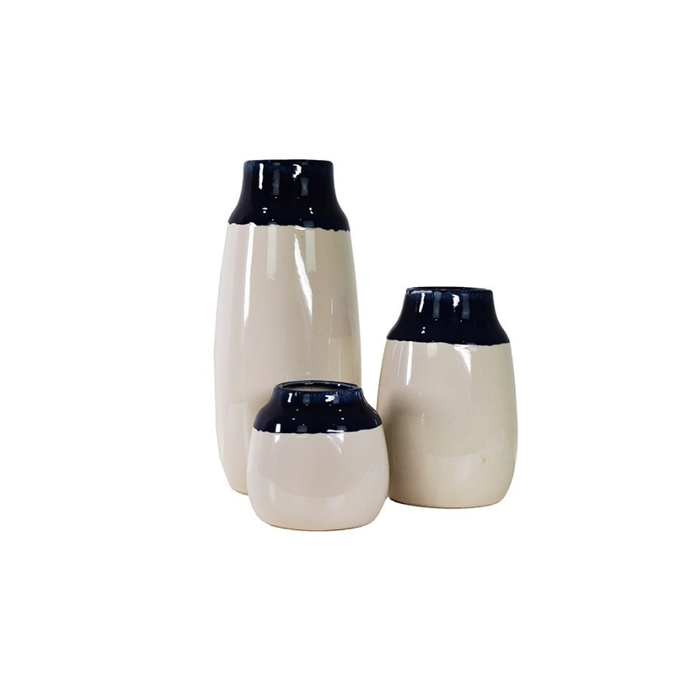 Charming porcelain Bluewhite Hampton Vase, a timeless addition to home decor.