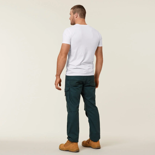 Man Wearing Hard Yakka Legends Cotton Cargo Pants In Green