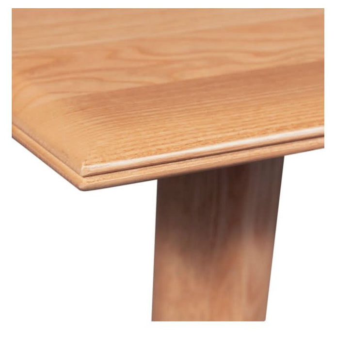 Lipwood Grandeur Oak Dining Table Close-up