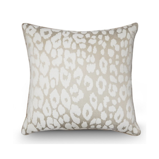 Wild power Leo Inspiration Cushion Elegant light grey 55 x 55 cm